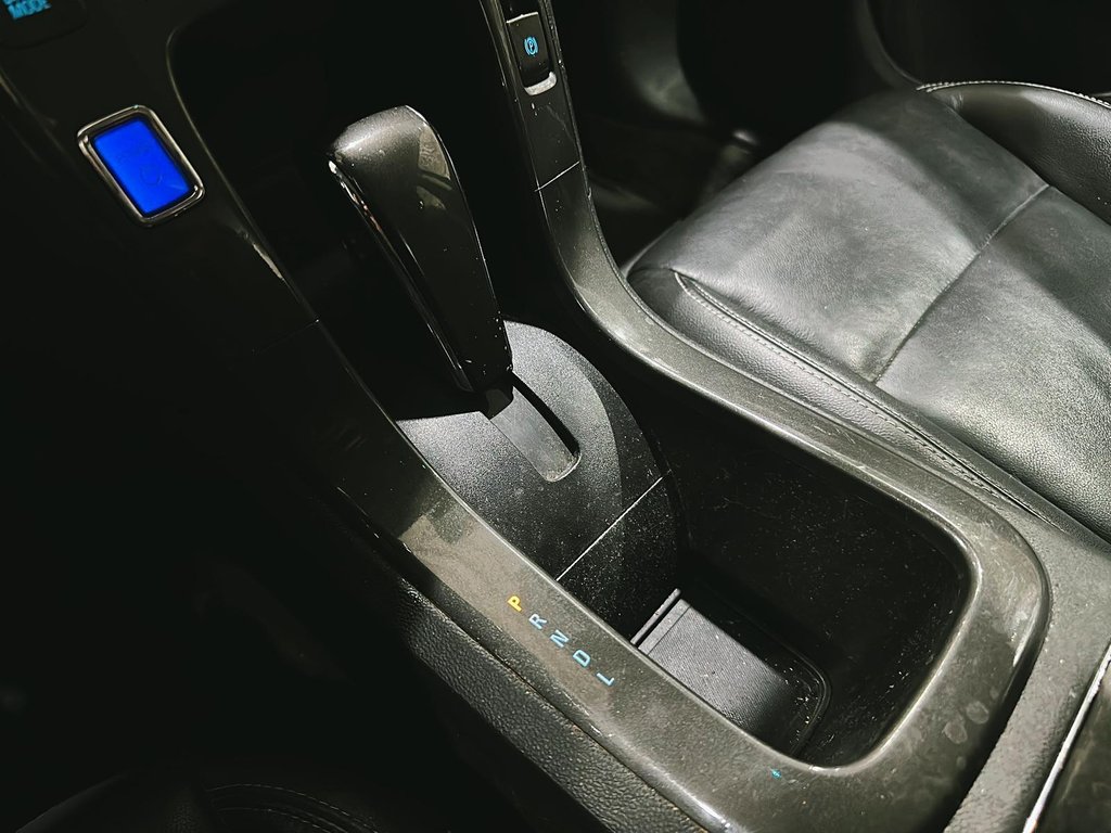 2015 Chevrolet Volt in Stratford, Ontario - 14 - w1024h768px