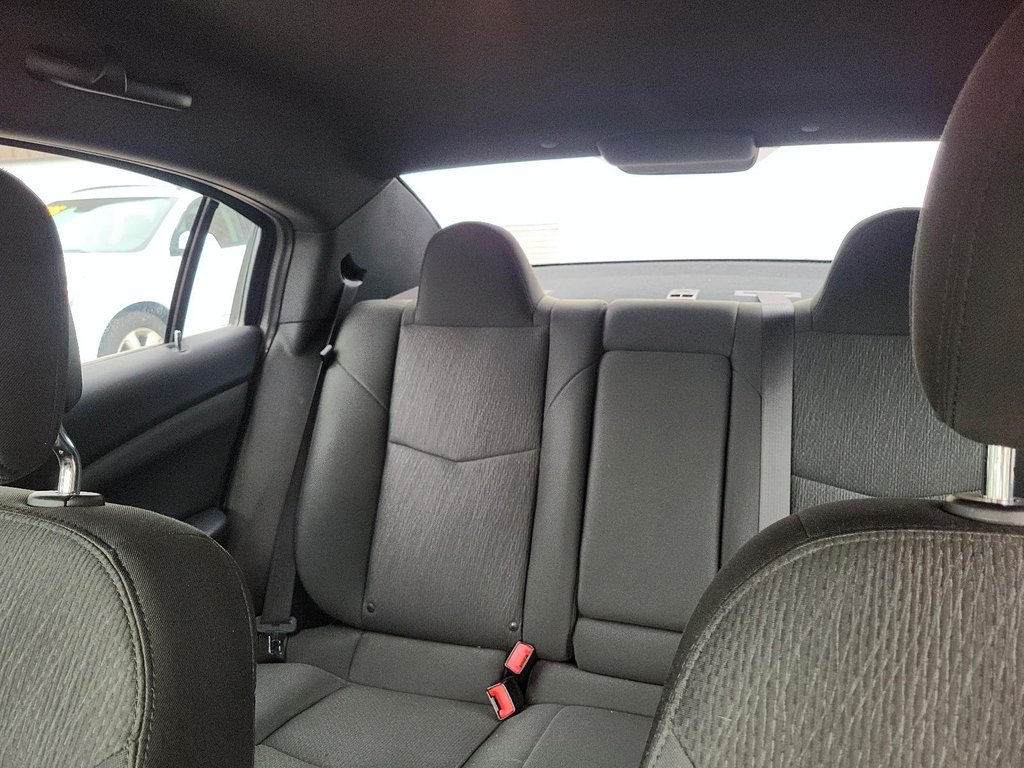 2011 Chrysler 200 LX in Brantford, Ontario - 15 - w1024h768px