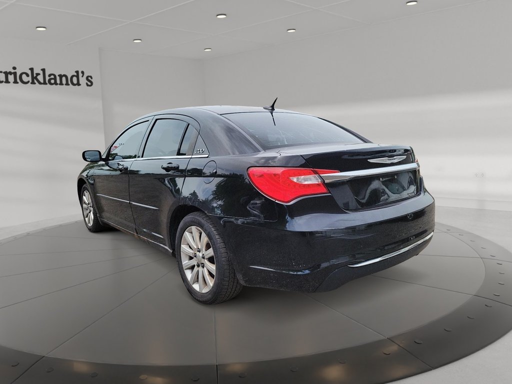 2011 Chrysler 200 LX in Brantford, Ontario - 4 - w1024h768px