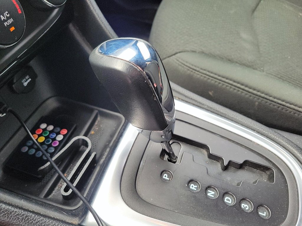 2011 Chrysler 200 LX in Brantford, Ontario - 14 - w1024h768px