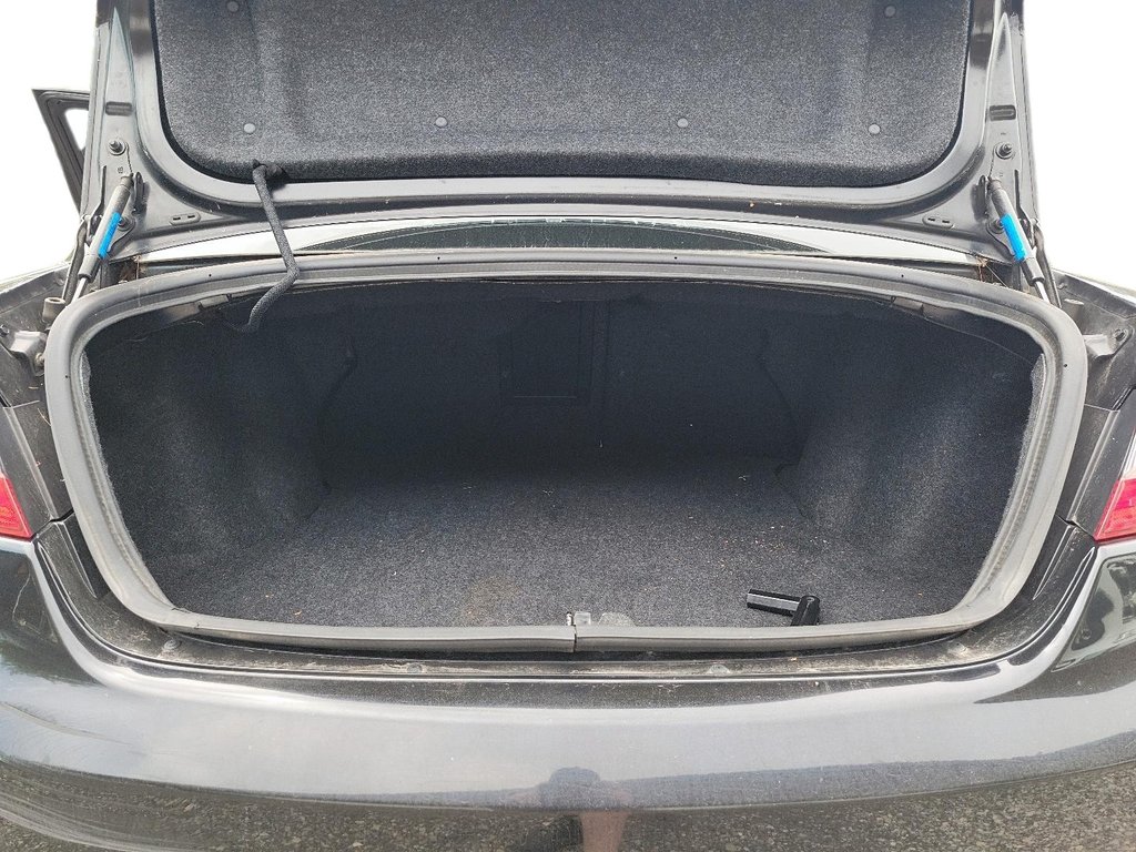 2011 Chrysler 200 LX in Brantford, Ontario - 6 - w1024h768px