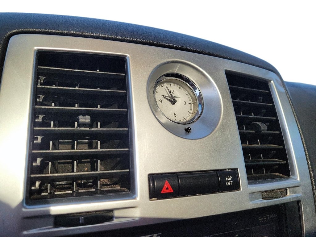 2008 Chrysler 300 Touring Sedan AWD in Brantford, Ontario - 17 - w1024h768px