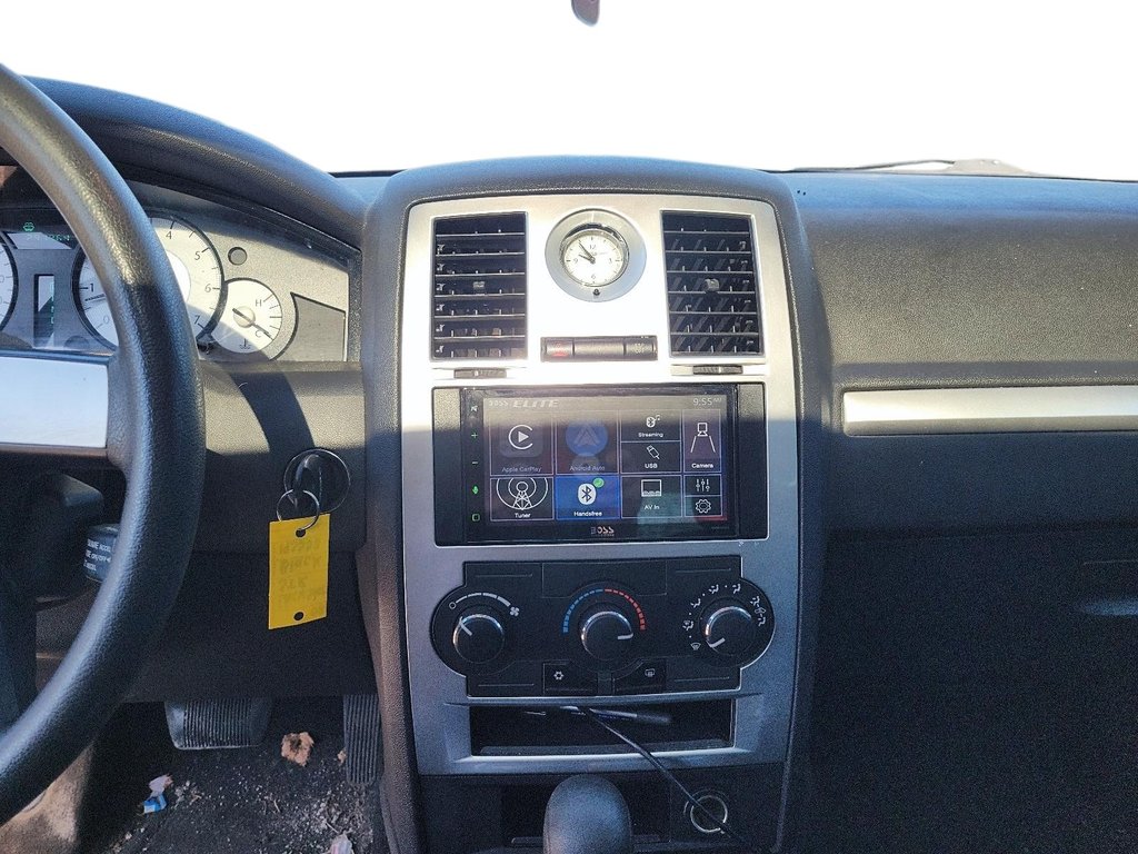 2008 Chrysler 300 Touring Sedan AWD in Brantford, Ontario - 13 - w1024h768px