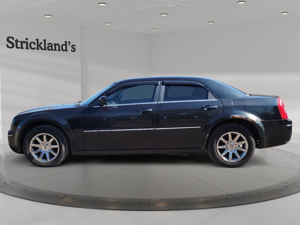 2008 Chrysler 300 Touring Sedan AWD in Brantford, Ontario - 5 - w1024h768px