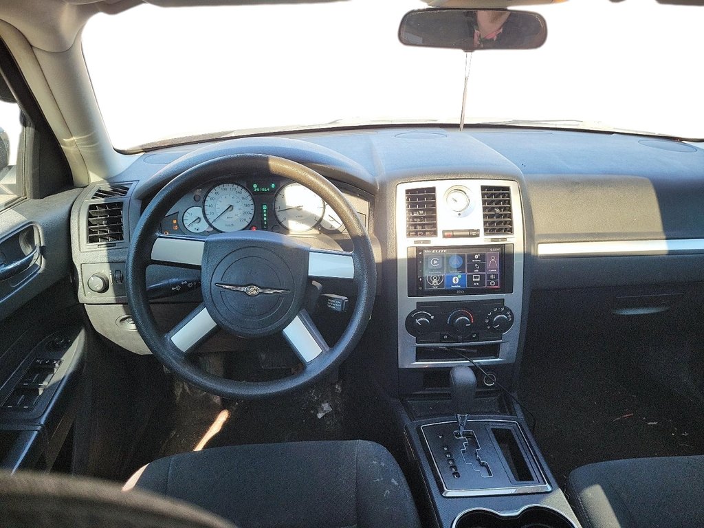 2008 Chrysler 300 Touring Sedan AWD in Brantford, Ontario - 9 - w1024h768px