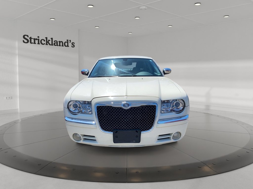 2010 Chrysler 300 Limited Sedan in Brantford, Ontario - 2 - w1024h768px