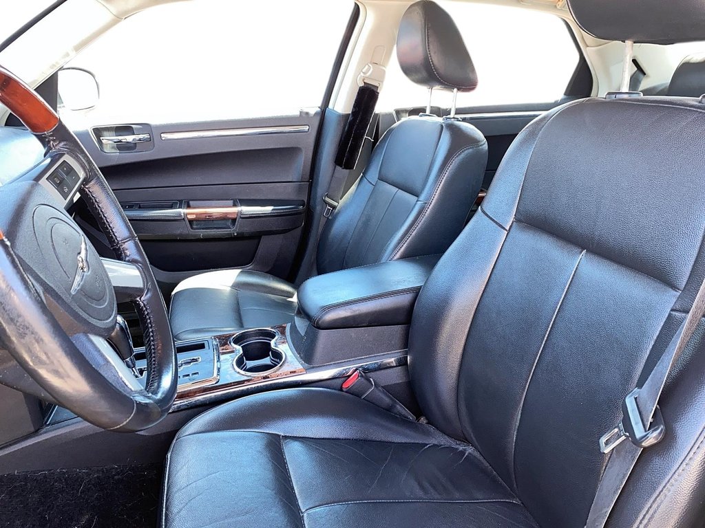 2010 Chrysler 300 Limited Sedan in Brantford, Ontario - 7 - w1024h768px