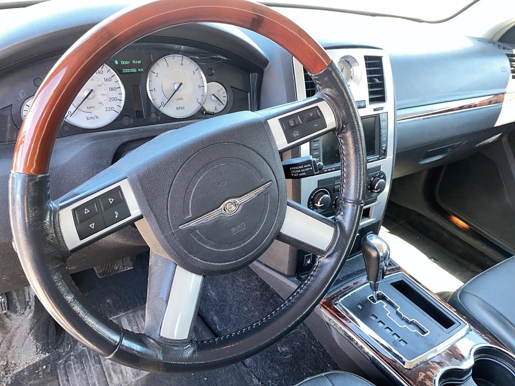 2010 Chrysler 300 Limited Sedan in Brantford, Ontario - 10 - w1024h768px