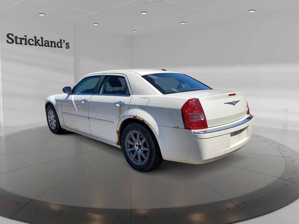 2010 Chrysler 300 Limited Sedan in Brantford, Ontario - 4 - w1024h768px