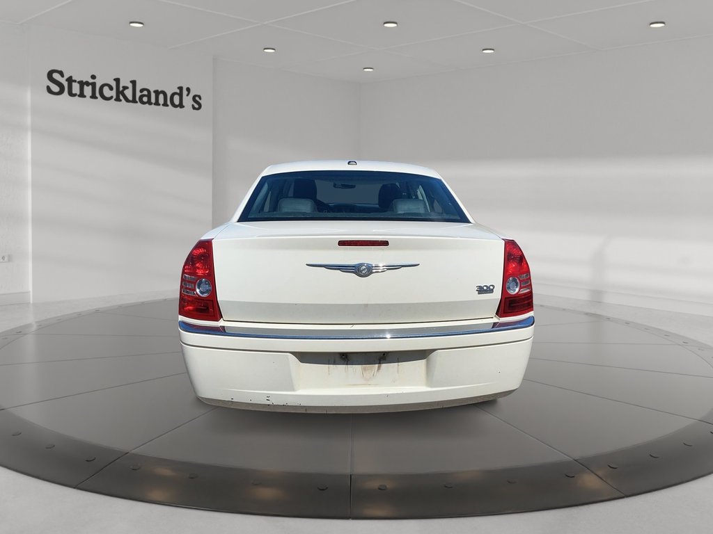 2010 Chrysler 300 Limited Sedan in Brantford, Ontario - 3 - w1024h768px