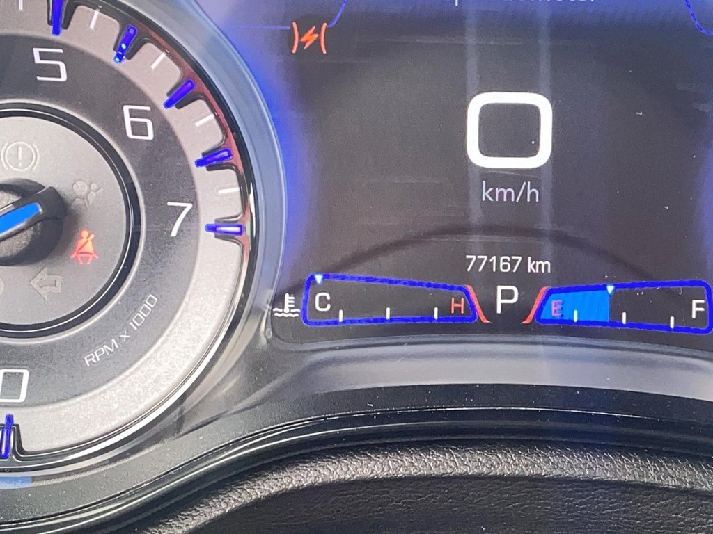 2022 Chrysler 300 Touring L in Brantford, Ontario - 12 - w1024h768px
