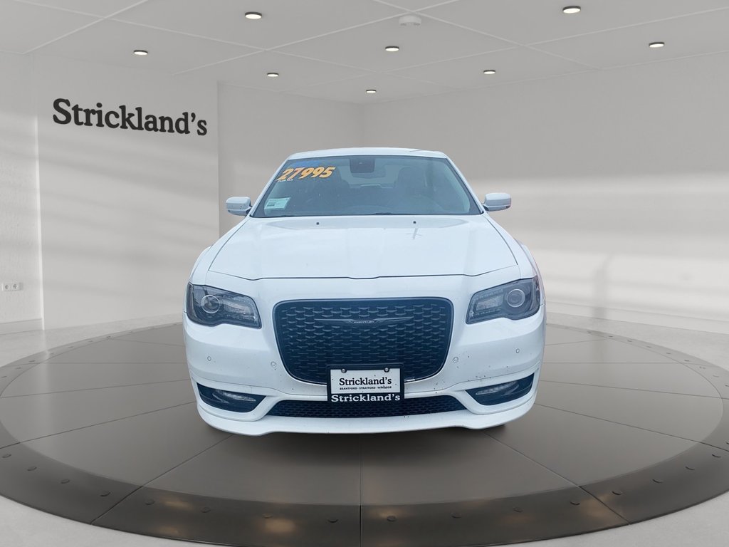 2022 Chrysler 300 Touring L in Brantford, Ontario - 2 - w1024h768px
