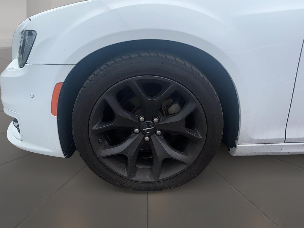 2022 Chrysler 300 Touring L in Brantford, Ontario - 7 - w1024h768px