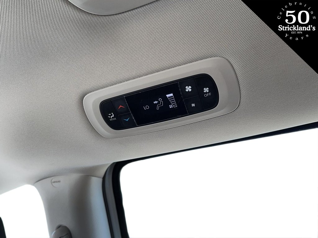 2021 Chrysler Grand Caravan SXT in Stratford, Ontario - 12 - w1024h768px