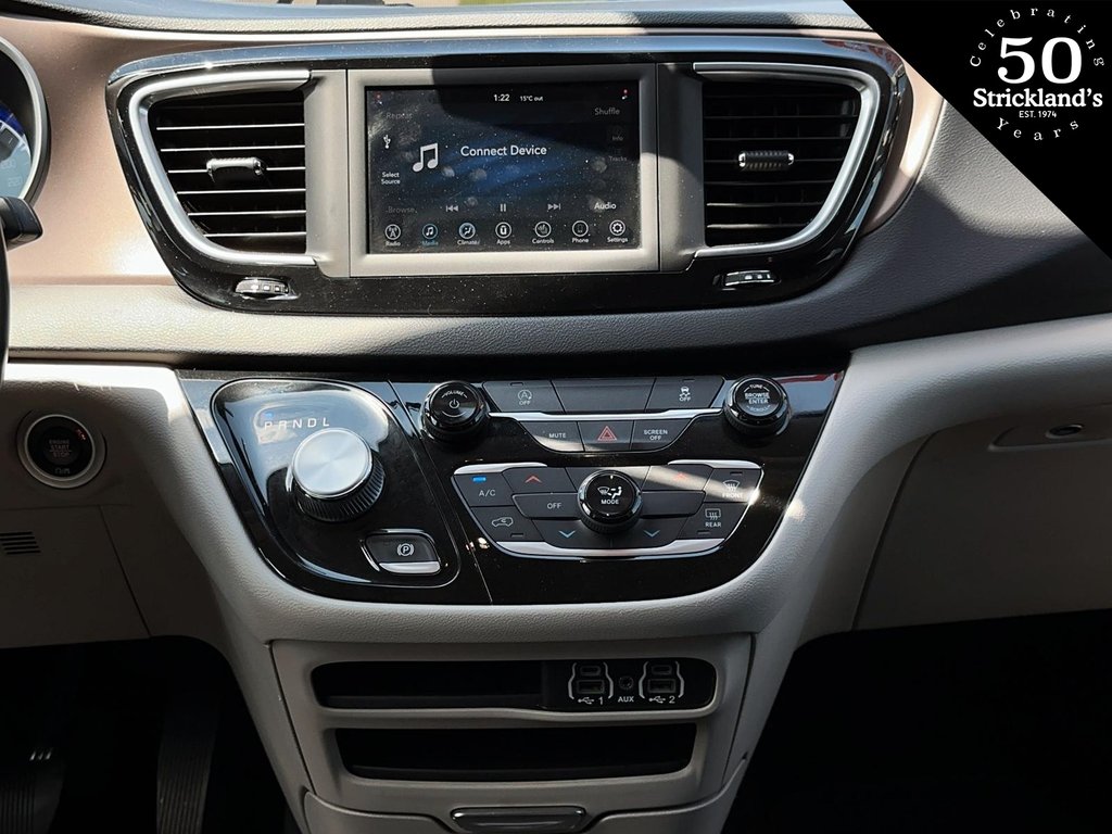 2021 Chrysler Grand Caravan SXT in Stratford, Ontario - 10 - w1024h768px