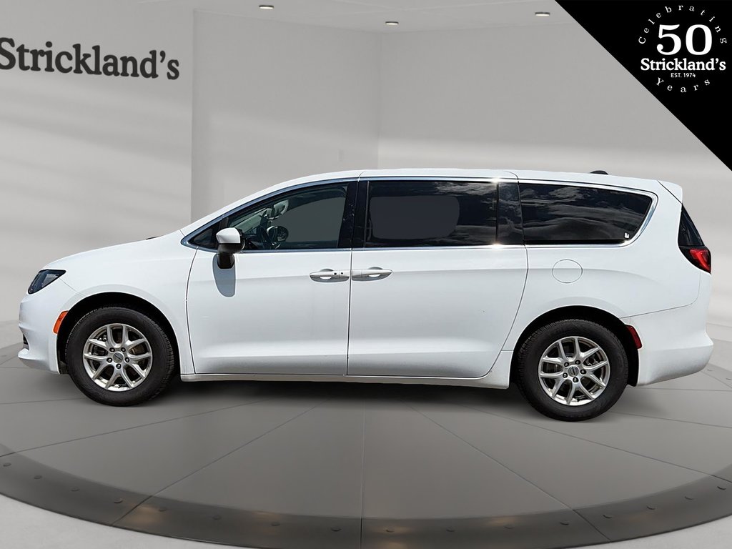 2021 Chrysler Grand Caravan SXT in Stratford, Ontario - 5 - w1024h768px