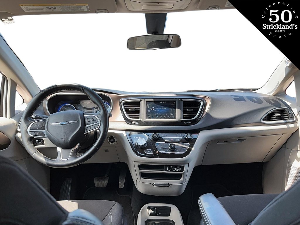 2021 Chrysler Grand Caravan SXT in Stratford, Ontario - 7 - w1024h768px