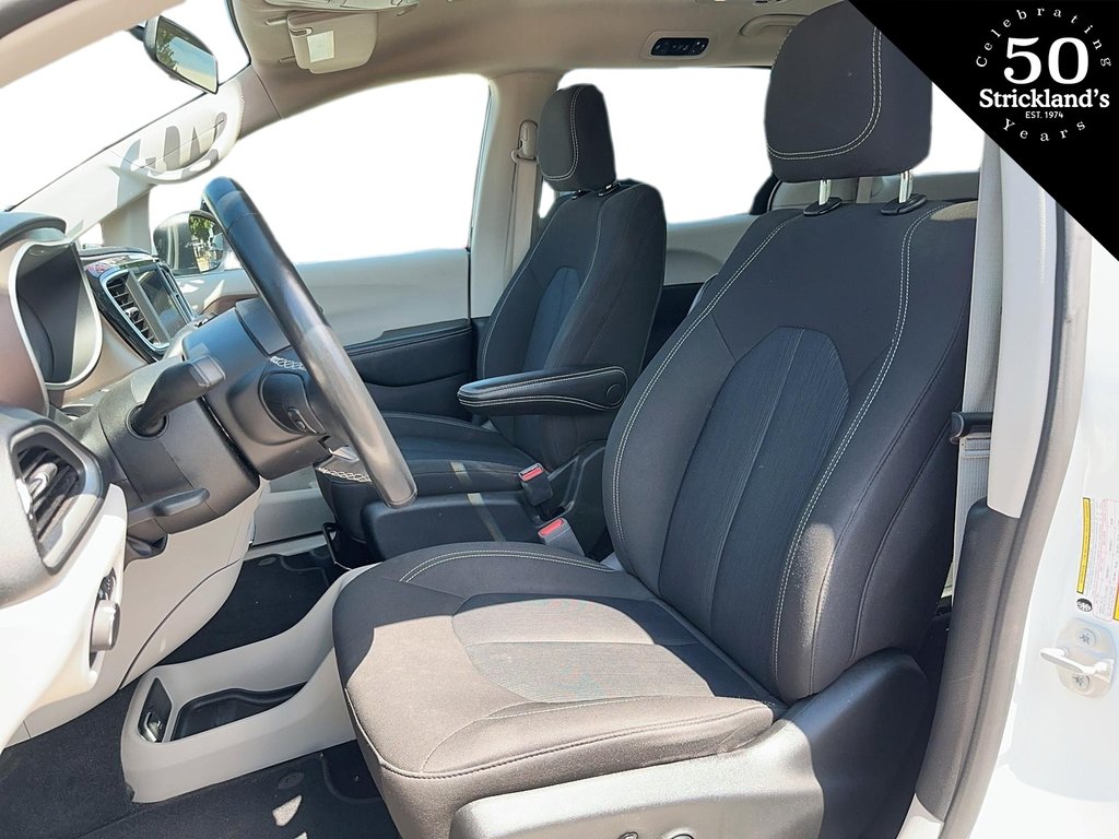 2021 Chrysler Grand Caravan SXT in Stratford, Ontario - 6 - w1024h768px