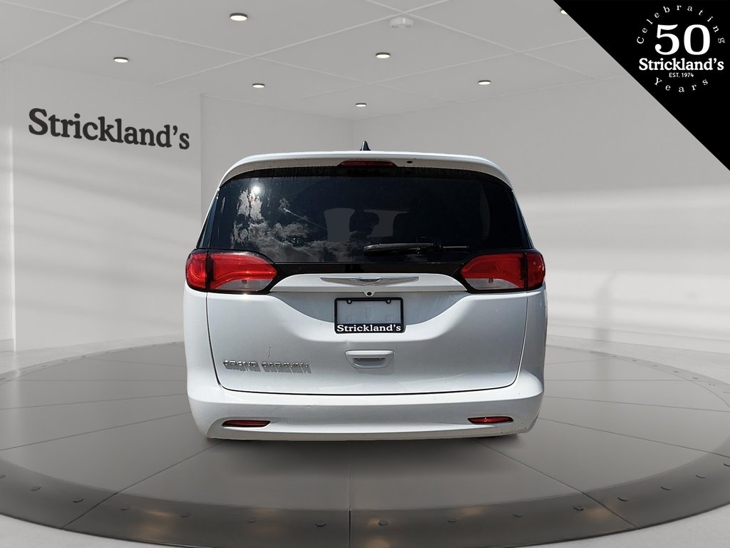 2021 Chrysler Grand Caravan SXT in Stratford, Ontario - 3 - w1024h768px