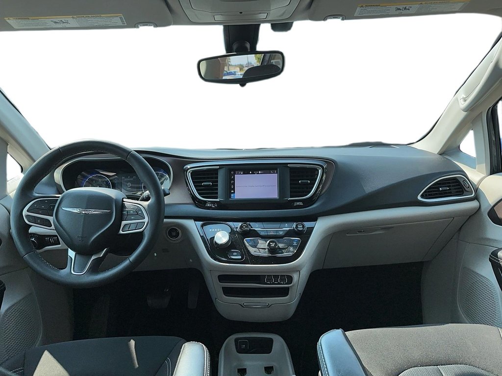 2022 Chrysler Grand Caravan SXT in Brantford, Ontario - 8 - w1024h768px