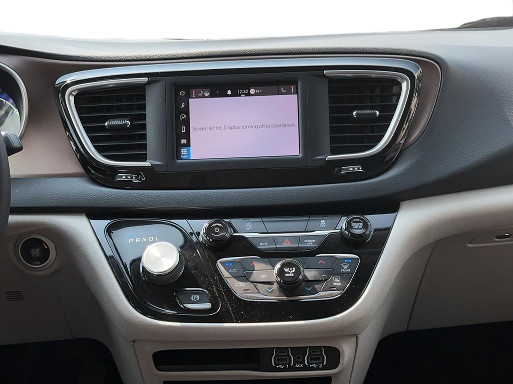 2022 Chrysler Grand Caravan SXT in Brantford, Ontario - 11 - w1024h768px