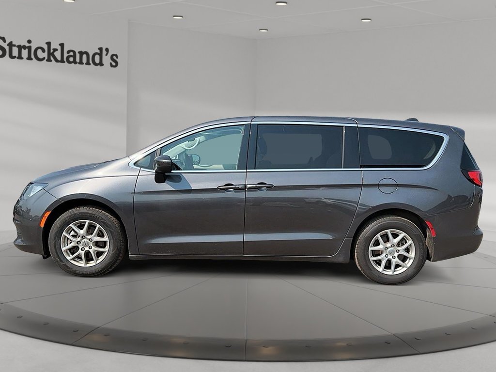 2022 Chrysler Grand Caravan SXT in Brantford, Ontario - 5 - w1024h768px