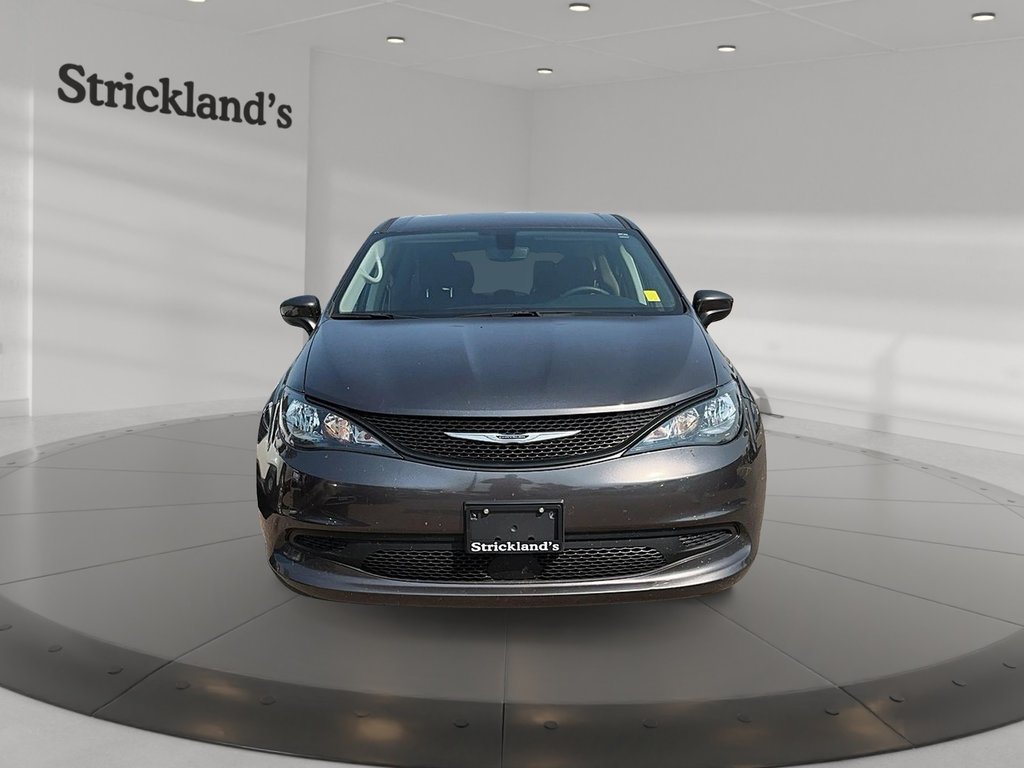 2022 Chrysler Grand Caravan SXT in Brantford, Ontario - 2 - w1024h768px