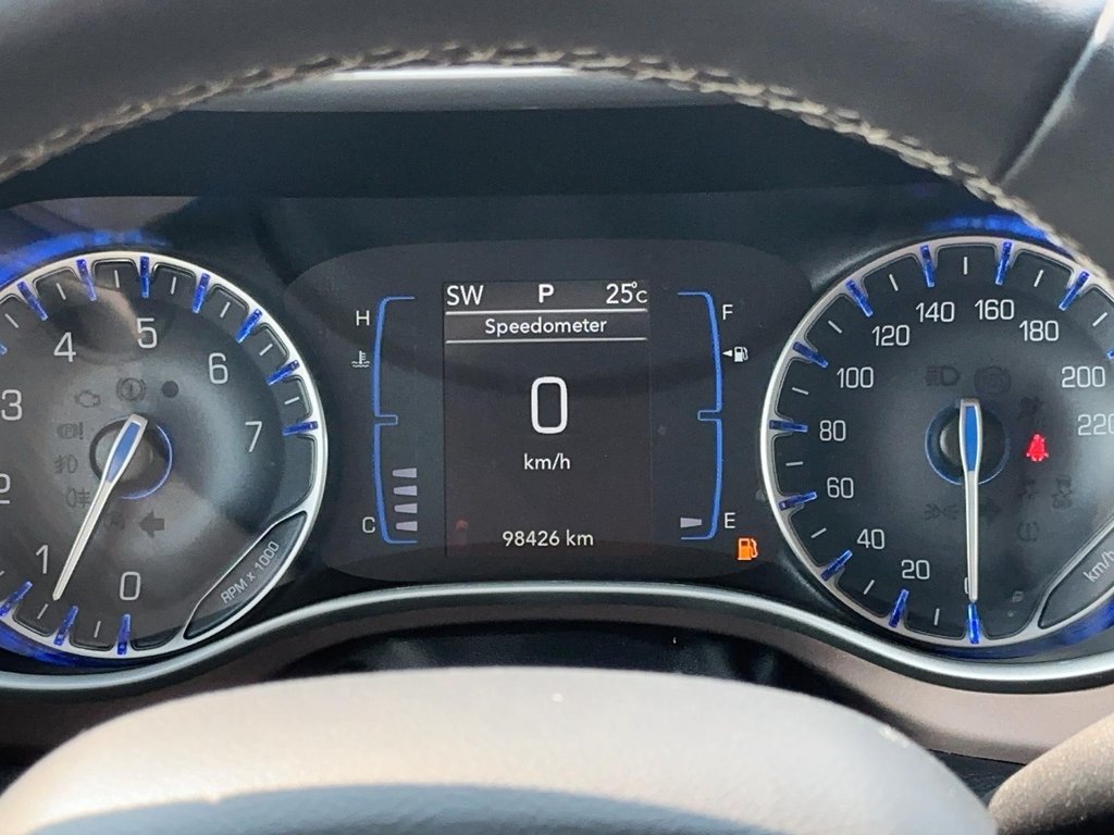 2022 Chrysler Grand Caravan SXT in Brantford, Ontario - 10 - w1024h768px