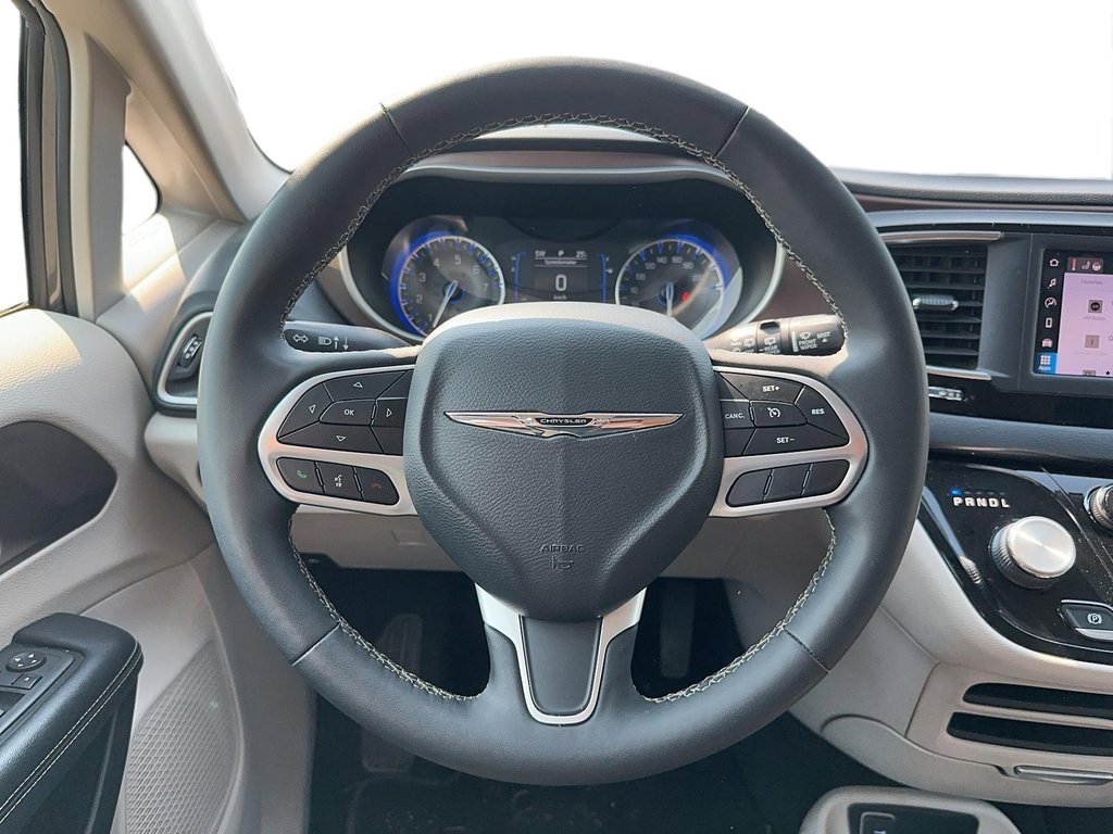 2022 Chrysler Grand Caravan SXT in Brantford, Ontario - 9 - w1024h768px