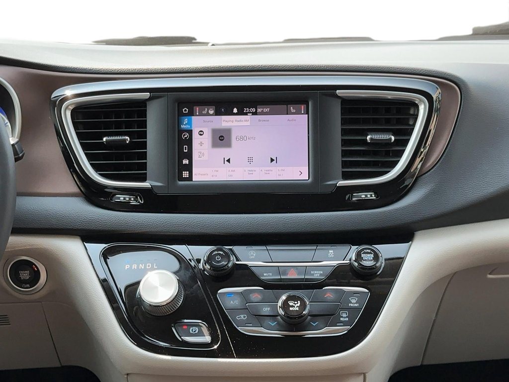 2022 Chrysler Grand Caravan SXT in Brantford, Ontario - 10 - w1024h768px
