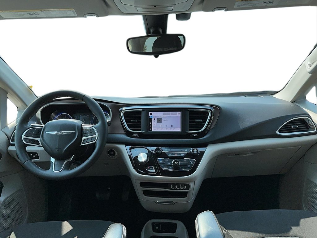2022 Chrysler Grand Caravan SXT in Brantford, Ontario - 7 - w1024h768px