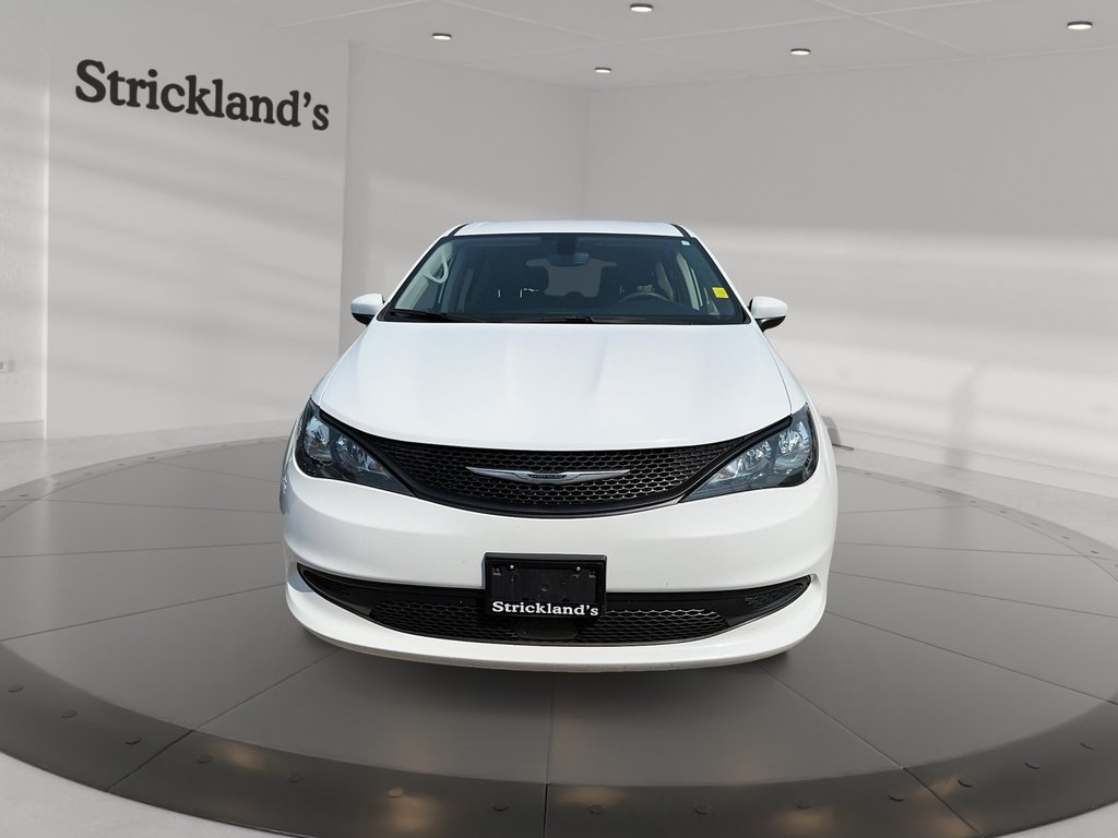 2022 Chrysler Grand Caravan SXT in Brantford, Ontario - 2 - w1024h768px