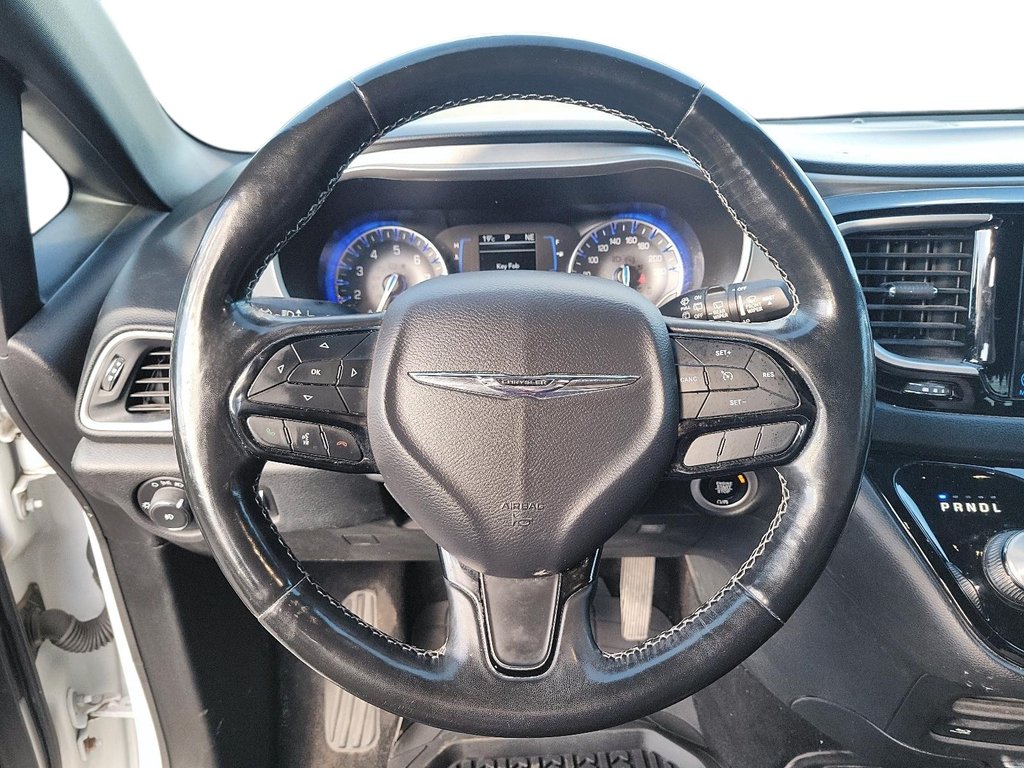 2020 Chrysler Pacifica Touring L in Brantford, Ontario - 11 - w1024h768px