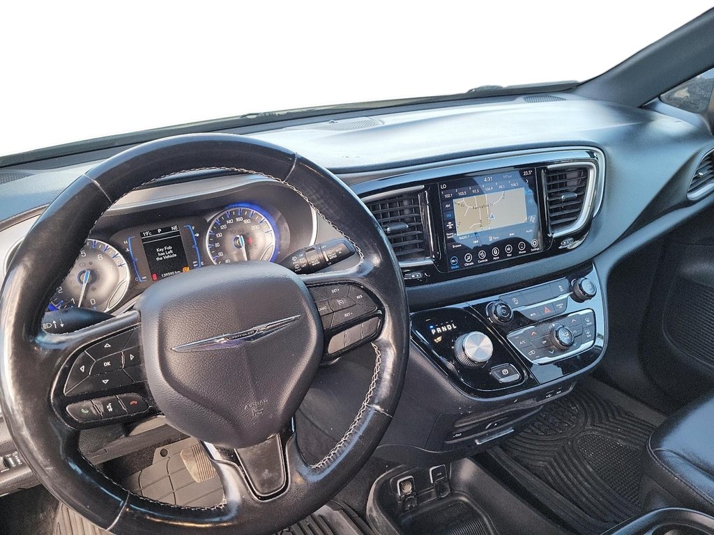 2020 Chrysler Pacifica Touring L in Brantford, Ontario - 13 - w1024h768px