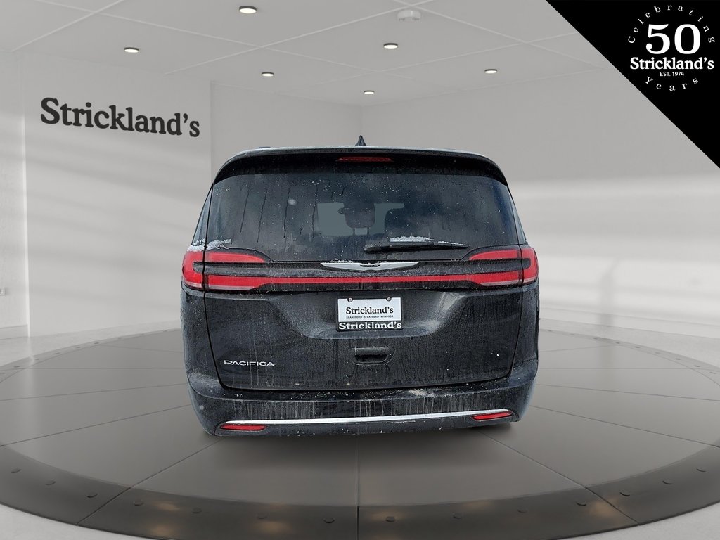 2022 Chrysler Pacifica Touring L in Brantford, Ontario - 3 - w1024h768px