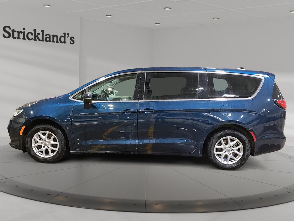 2023 Chrysler Pacifica Touring L FWD in Brantford, Ontario - 5 - w1024h768px