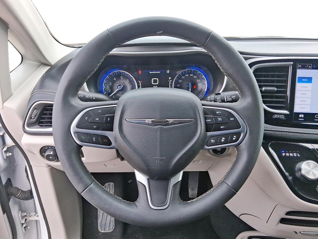 2024 Chrysler Pacifica Touring-L FWD in Brantford, Ontario - 13 - w1024h768px
