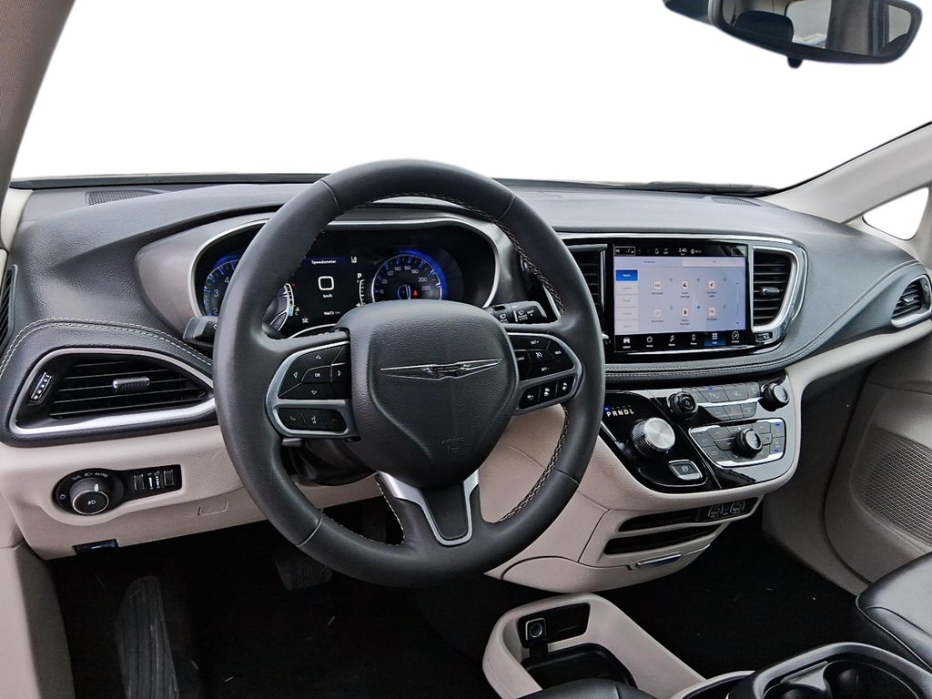 2024 Chrysler Pacifica Touring-L FWD in Brantford, Ontario - 11 - w1024h768px