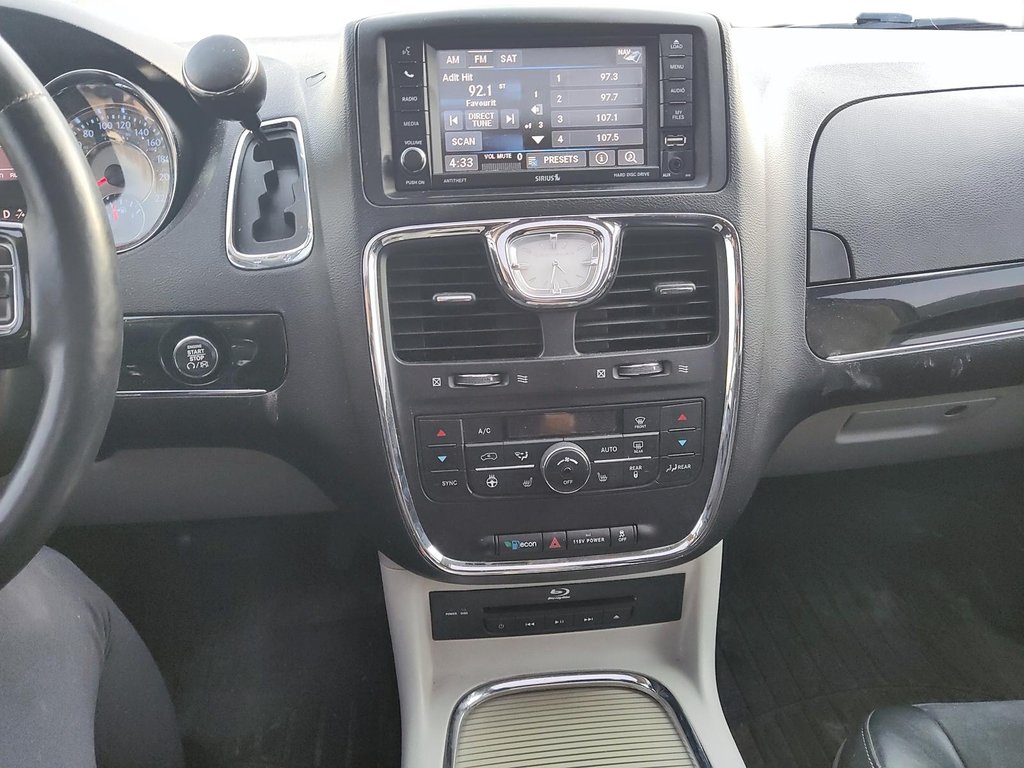 2015  Town & Country Premium in Stratford, Ontario - 7 - w1024h768px
