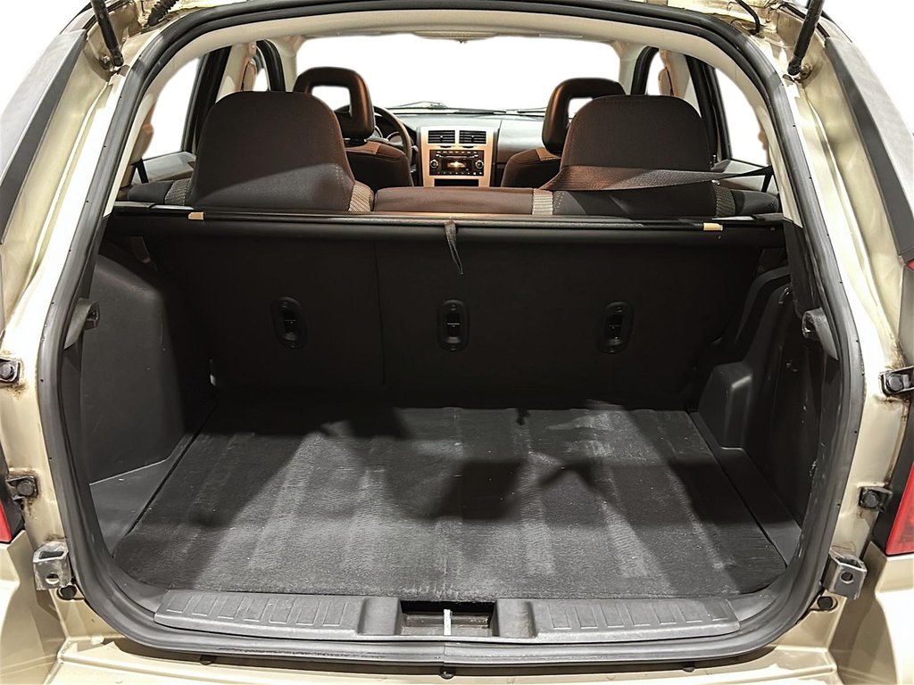 2009 Dodge Caliber SXT Hatchback in Brantford, Ontario - 6 - w1024h768px