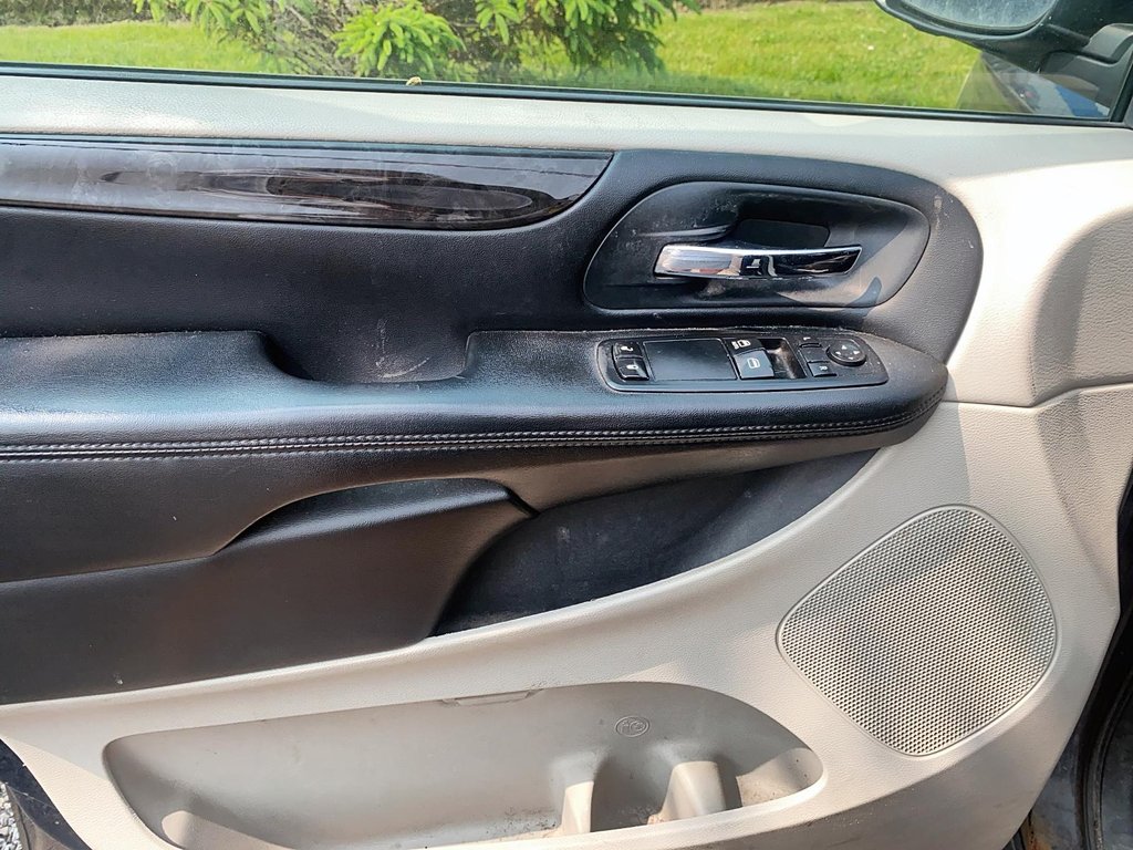 2012 Dodge Grand Caravan Crew in Stratford, Ontario - 9 - w1024h768px