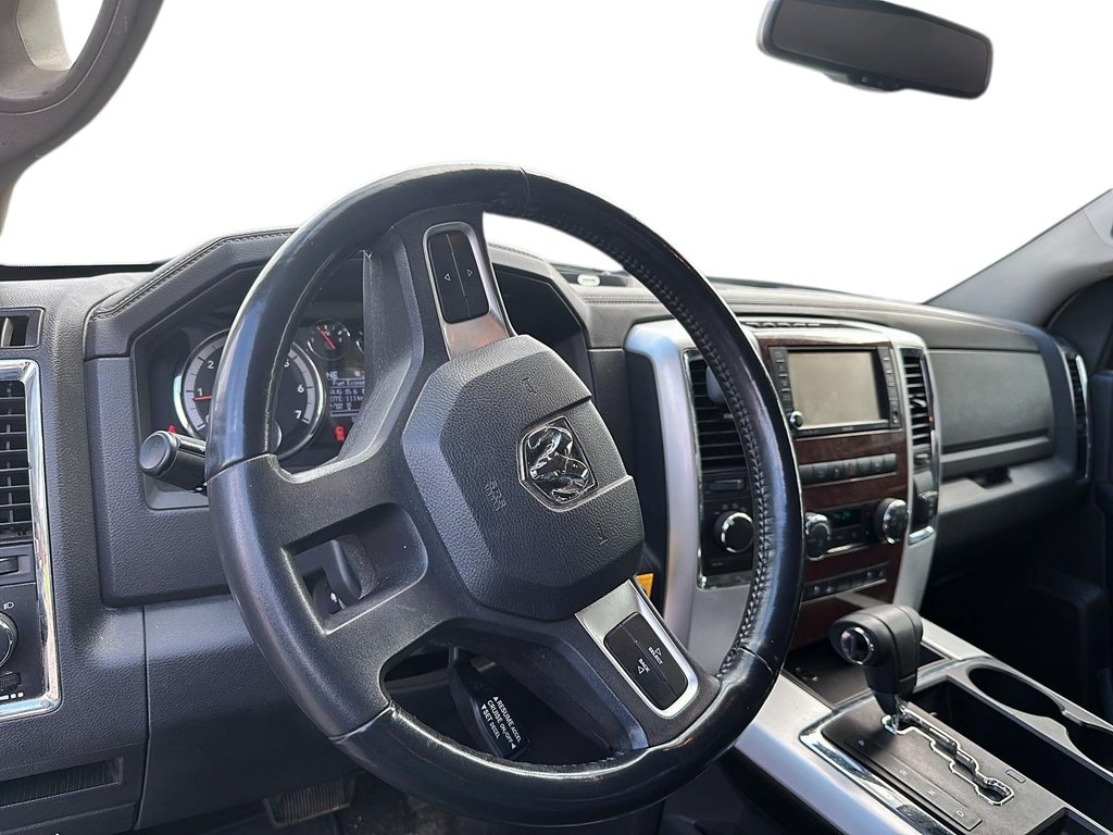 2011 Dodge RAM 1500 Laramie Crew Cab 4WD in Brantford, Ontario - 9 - w1024h768px