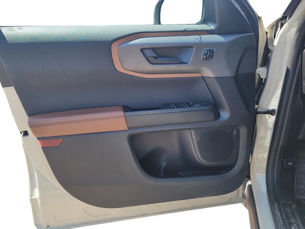 2025 Ford Bronco Sport Outer Banks 4x4 in Brantford, Ontario - 10 - w1024h768px