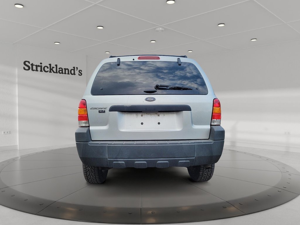 2005 Ford Escape XLT 4Dr 2WD 6CYL in Brantford, Ontario - 3 - w1024h768px