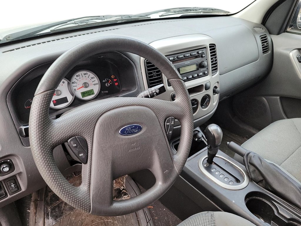 2005 Ford Escape XLT 4Dr 2WD 6CYL in Brantford, Ontario - 15 - w1024h768px
