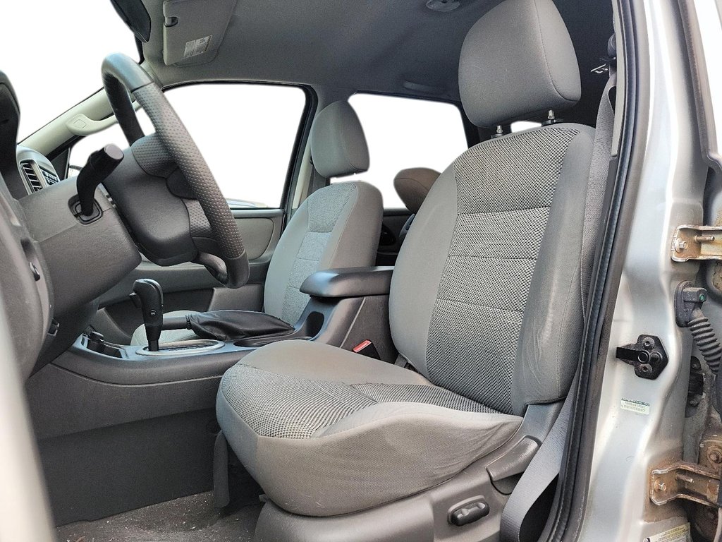 2005 Ford Escape XLT 4Dr 2WD 6CYL in Brantford, Ontario - 7 - w1024h768px