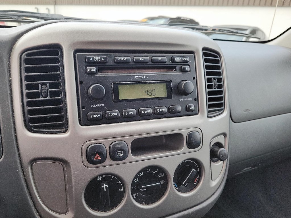 2005 Ford Escape XLT 4Dr 2WD 6CYL in Brantford, Ontario - 14 - w1024h768px