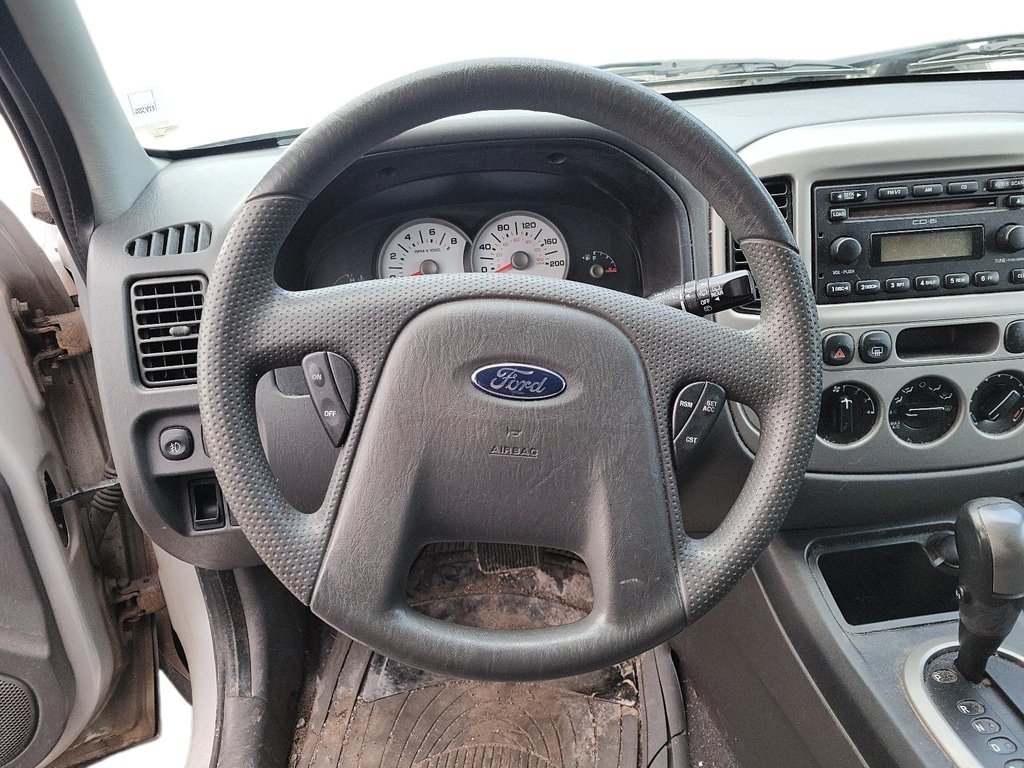 2005 Ford Escape XLT 4Dr 2WD 6CYL in Brantford, Ontario - 10 - w1024h768px