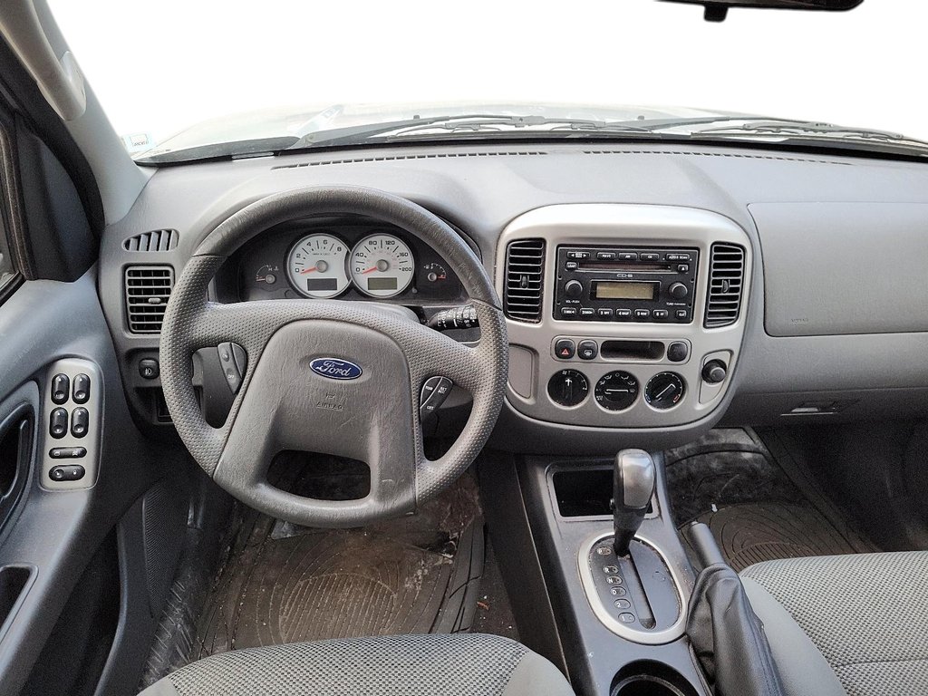 2005 Ford Escape XLT 4Dr 2WD 6CYL in Brantford, Ontario - 8 - w1024h768px