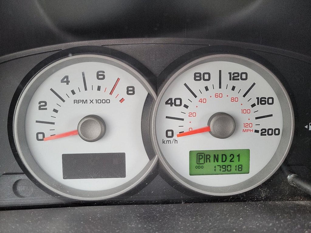 2005 Ford Escape XLT 4Dr 2WD 6CYL in Brantford, Ontario - 11 - w1024h768px